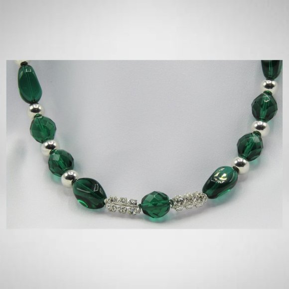 Green and Silver Colour Beaded Jewelry Set - Picture 3 of 4